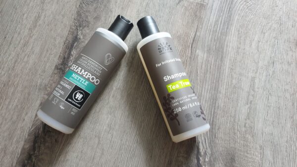 Recenze : šampon URTEKRAM (Kopřivový proti lupům BIO, s tea tree pro podrážděnou vlas. pokožku BIO)
